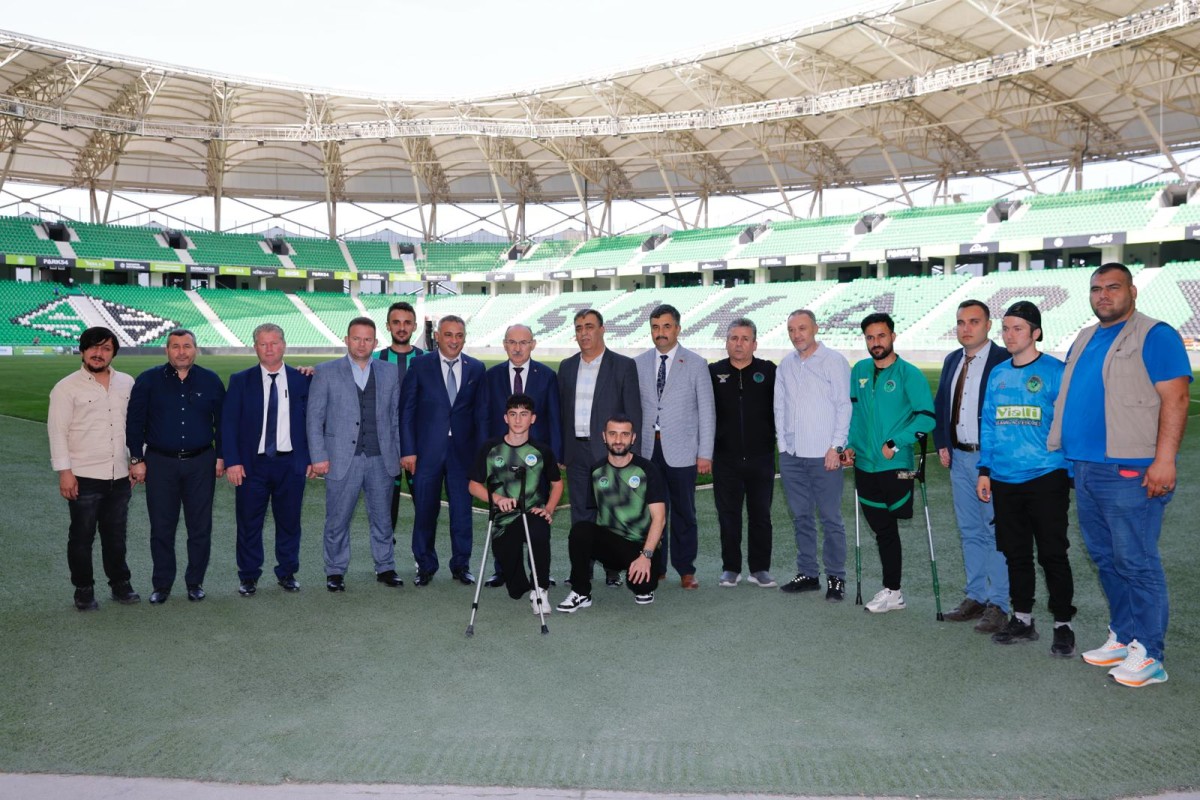 Sakarya Valisi, Bedensel Engelli Spor Kulübü'ne destek ve tebrik ziyareti